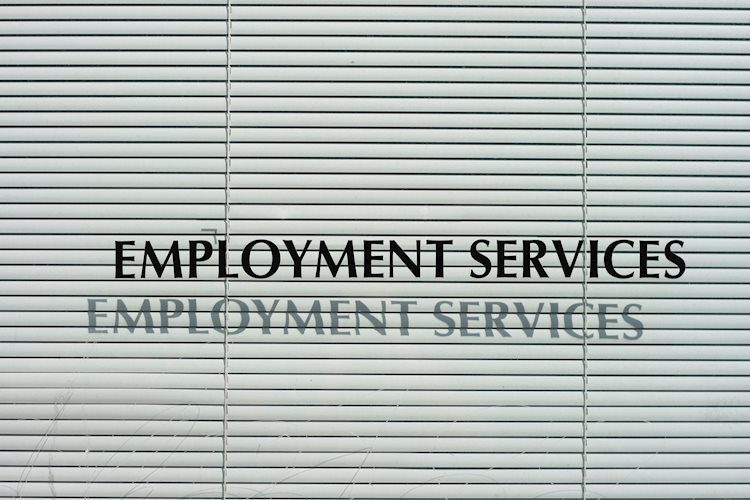 美国：10月JOLTS职位空缺下降到1030万